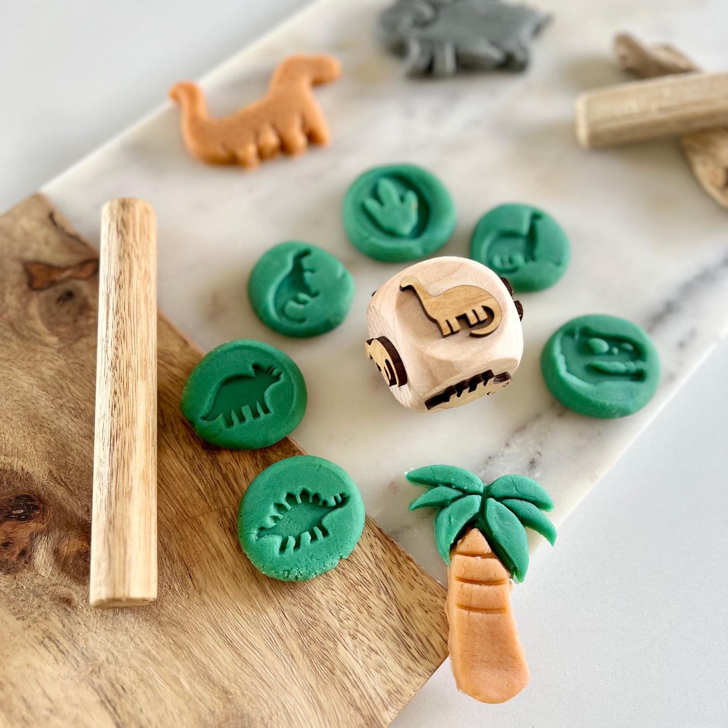 Dinosaur 6-in-1 play dough stamp