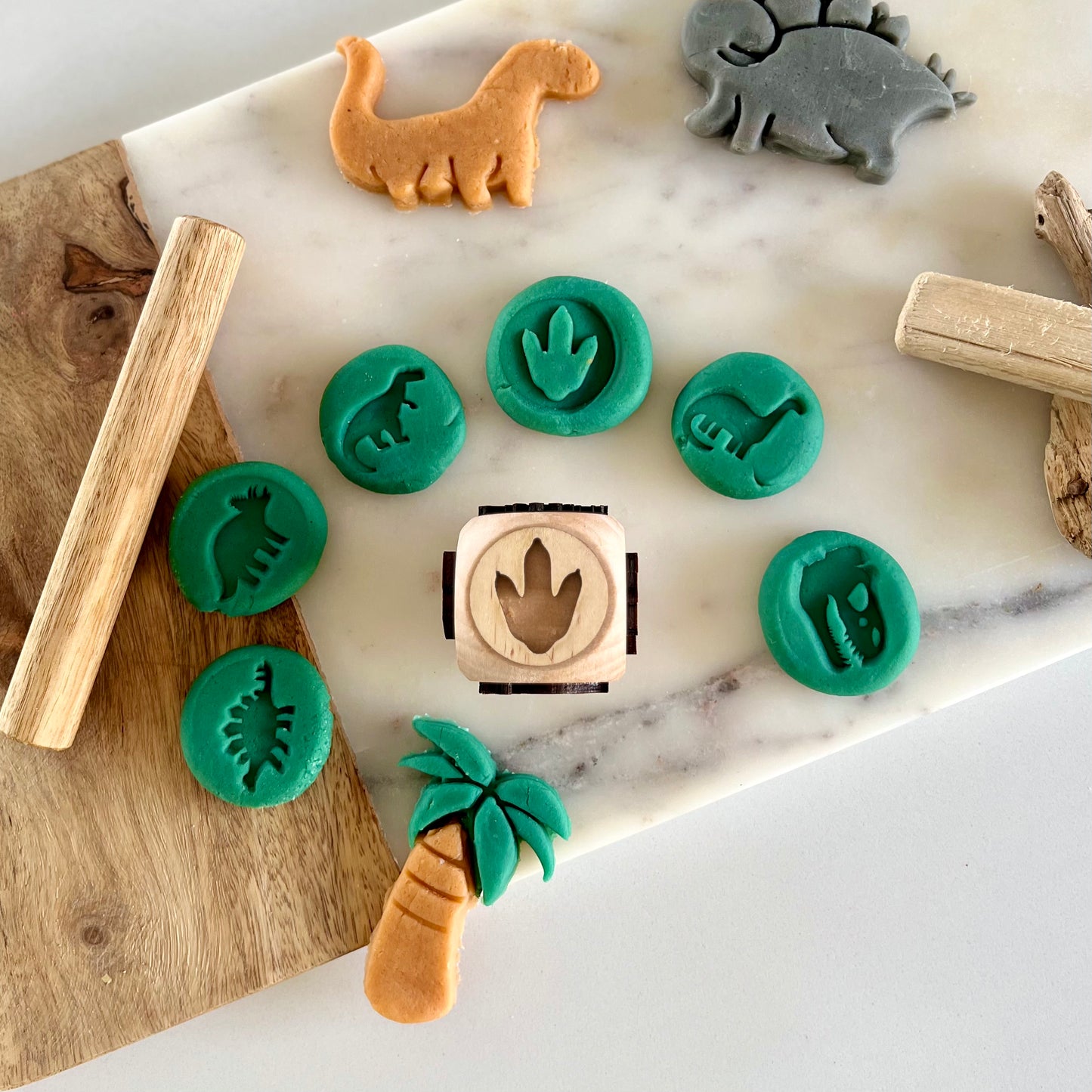 Dinosaur 6-in-1 play dough stamp