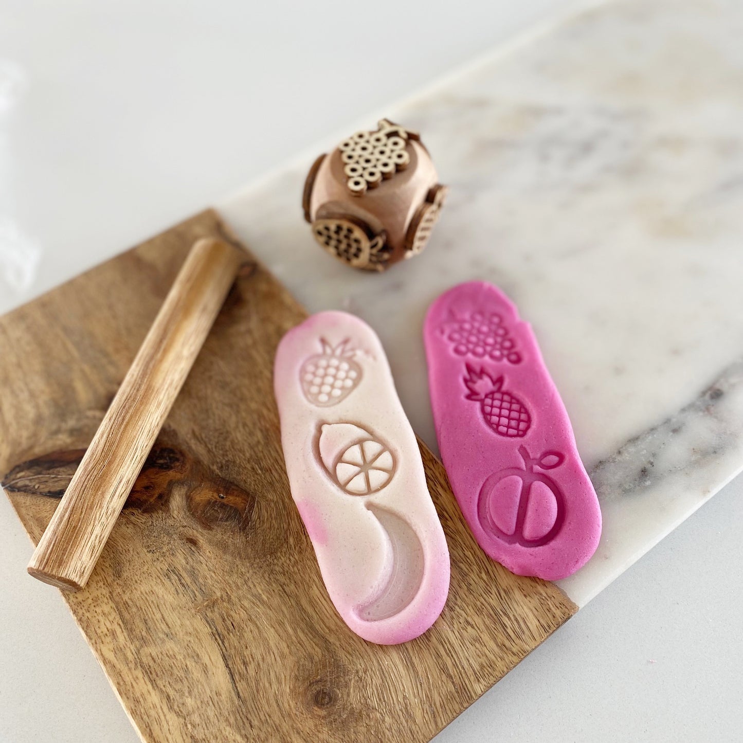 Fruity 6-in-1 play dough stamp